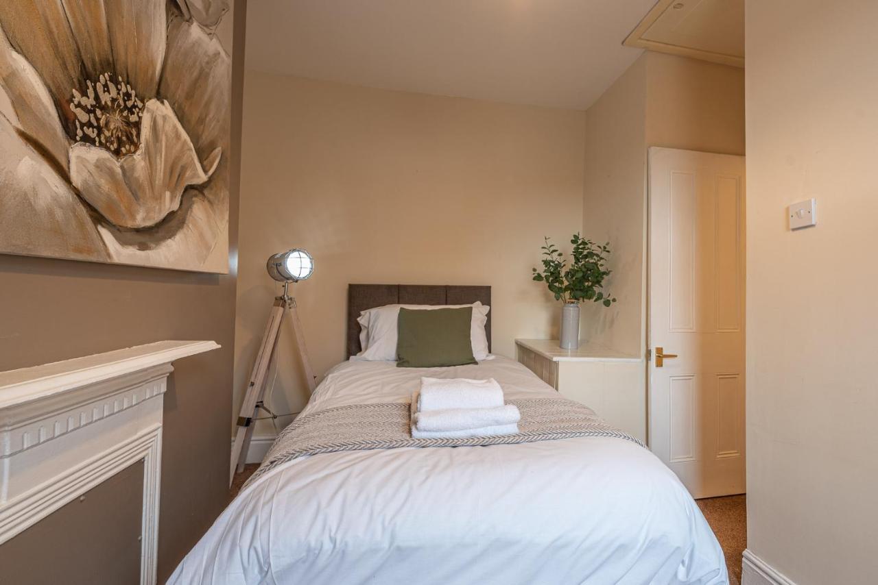 Chester City Centre Cozy 3-Bedroom Home Exterior photo